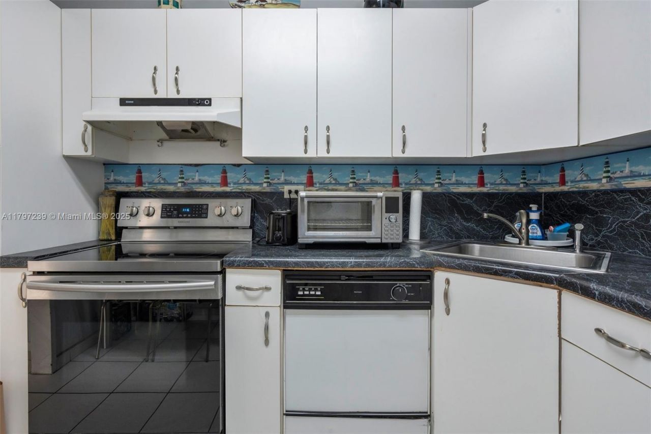 5601 Collins Ave, Unit 615, Miami Beach, FL 33140 Photo