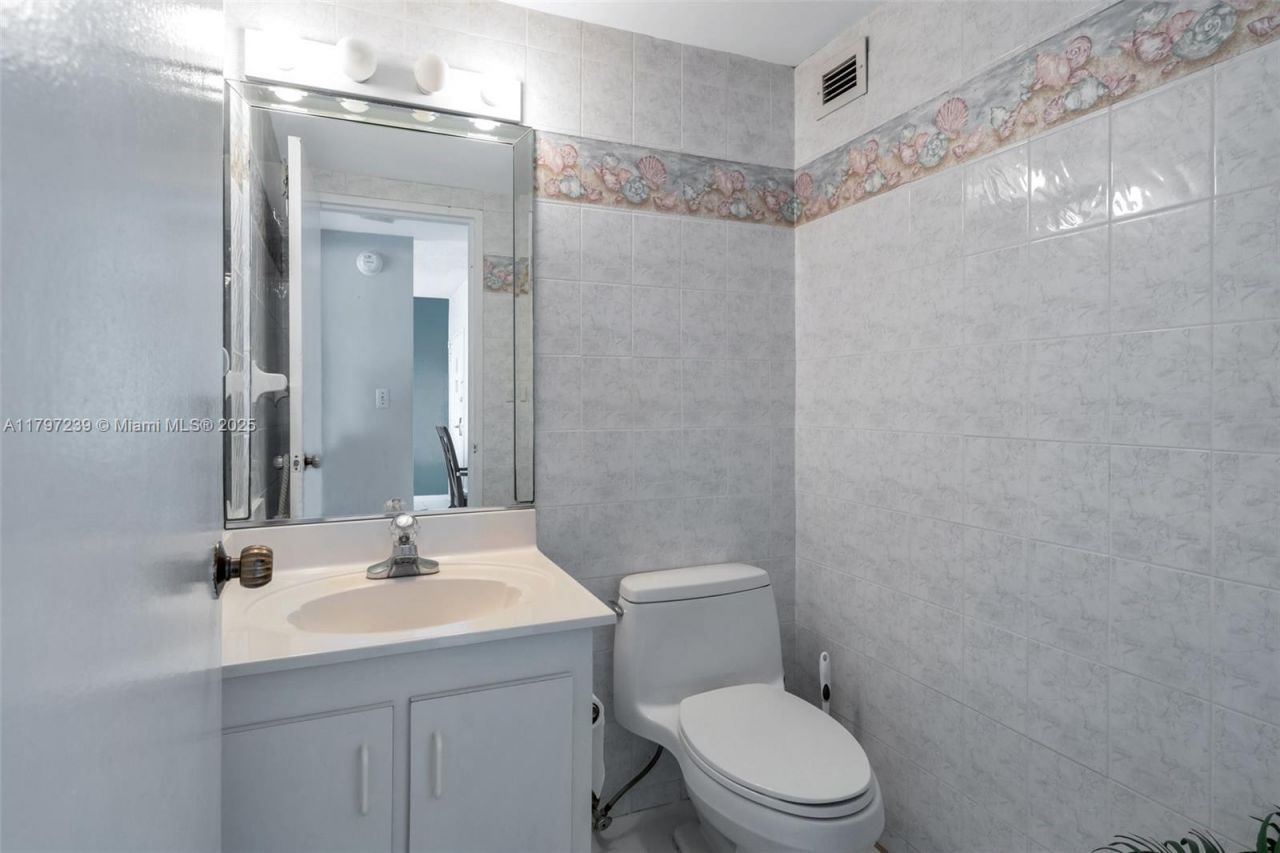 5601 Collins Ave, Unit 615, Miami Beach, FL 33140 Photo