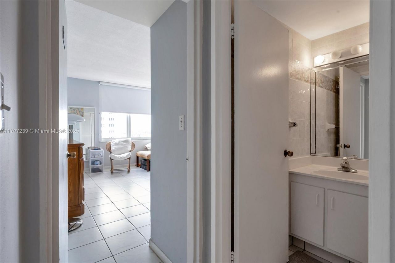 5601 Collins Ave, Unit 615, Miami Beach, FL 33140 Photo