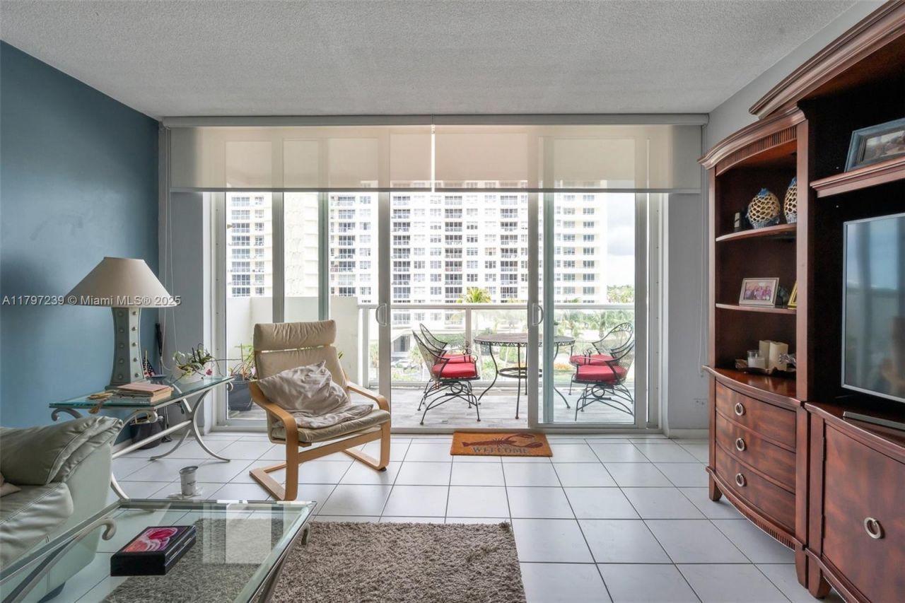 5601 Collins Ave, Unit 615, Miami Beach, FL 33140 Photo