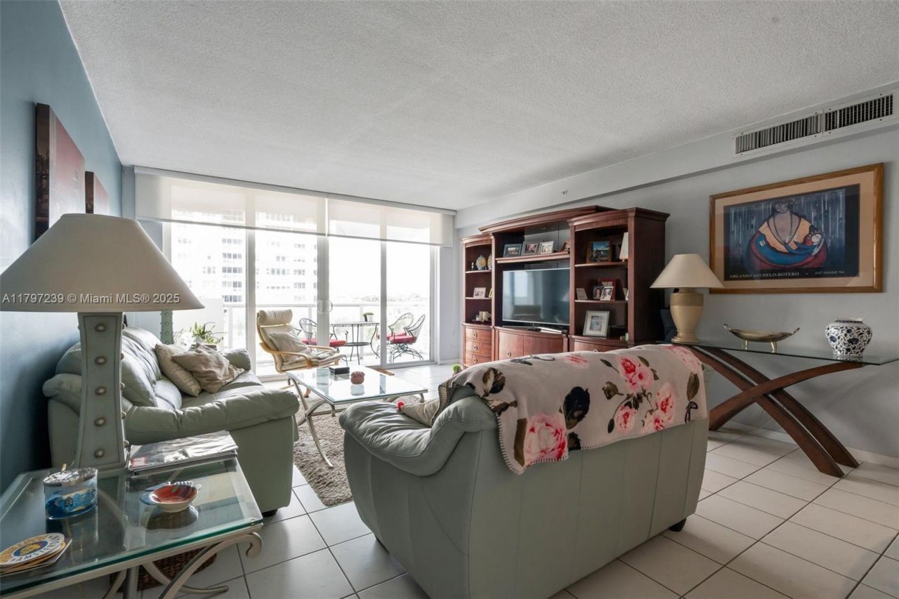 5601 Collins Ave, Unit 615, Miami Beach, FL 33140 Photo