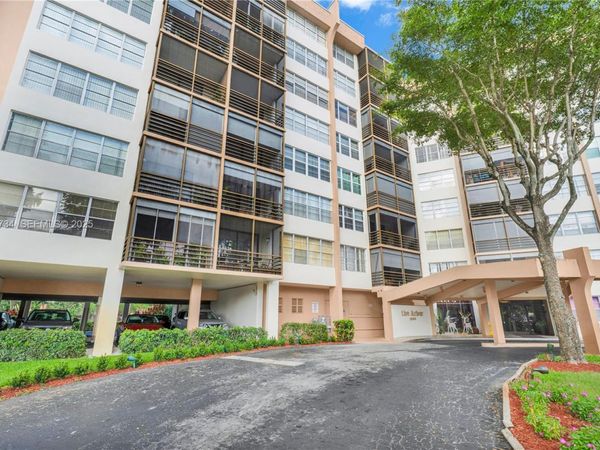 1400 Saint Charles Pl, Unit L4, Pembroke Pines, FL 33026