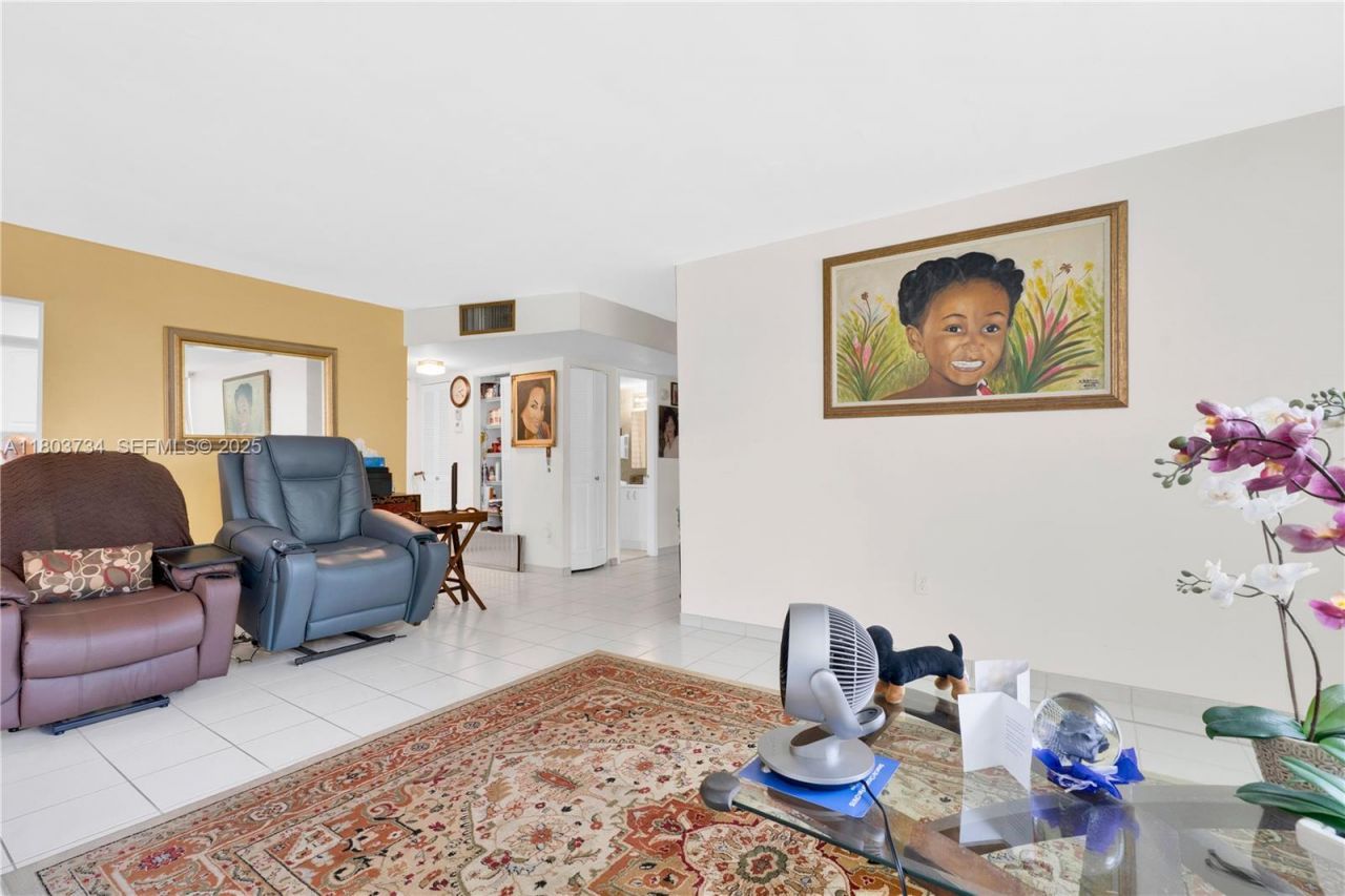 1400 Saint Charles Pl, Unit L4, Pembroke Pines, FL 33026 Photo