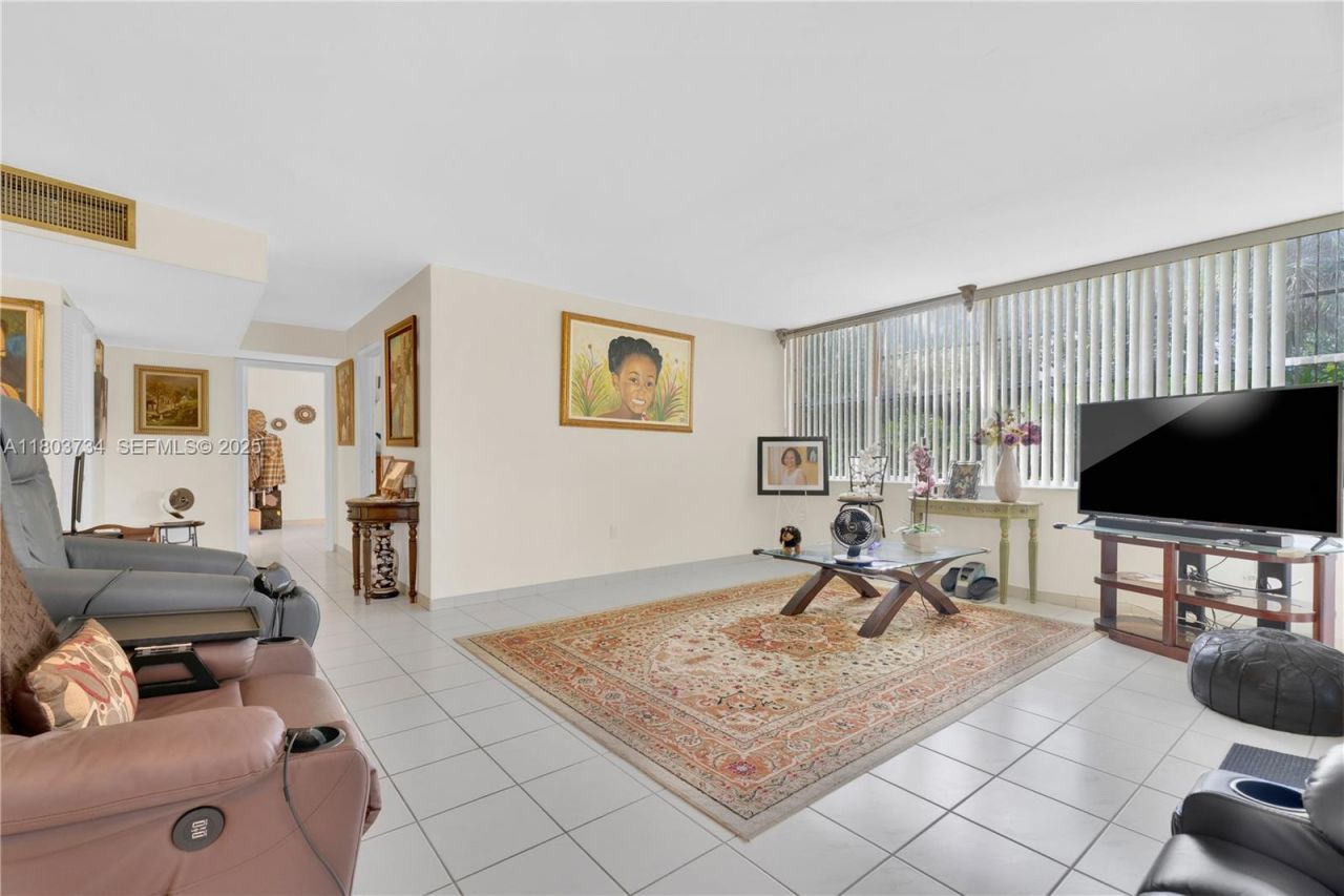1400 Saint Charles Pl, Unit L4, Pembroke Pines, FL 33026 Photo