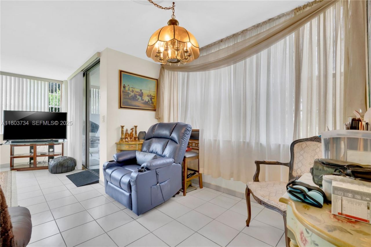 1400 Saint Charles Pl, Unit L4, Pembroke Pines, FL 33026 Photo