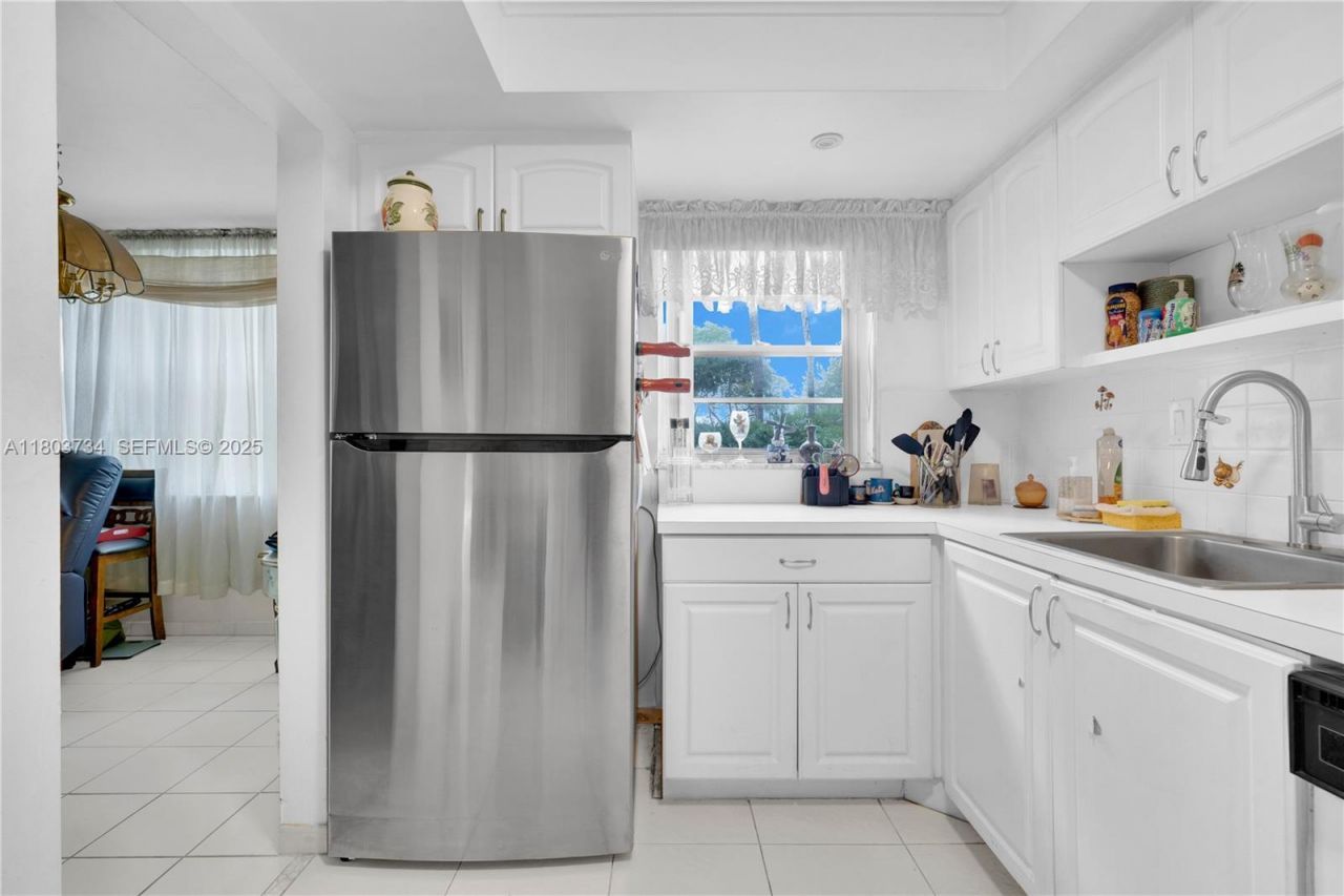 1400 Saint Charles Pl, Unit L4, Pembroke Pines, FL 33026 Photo