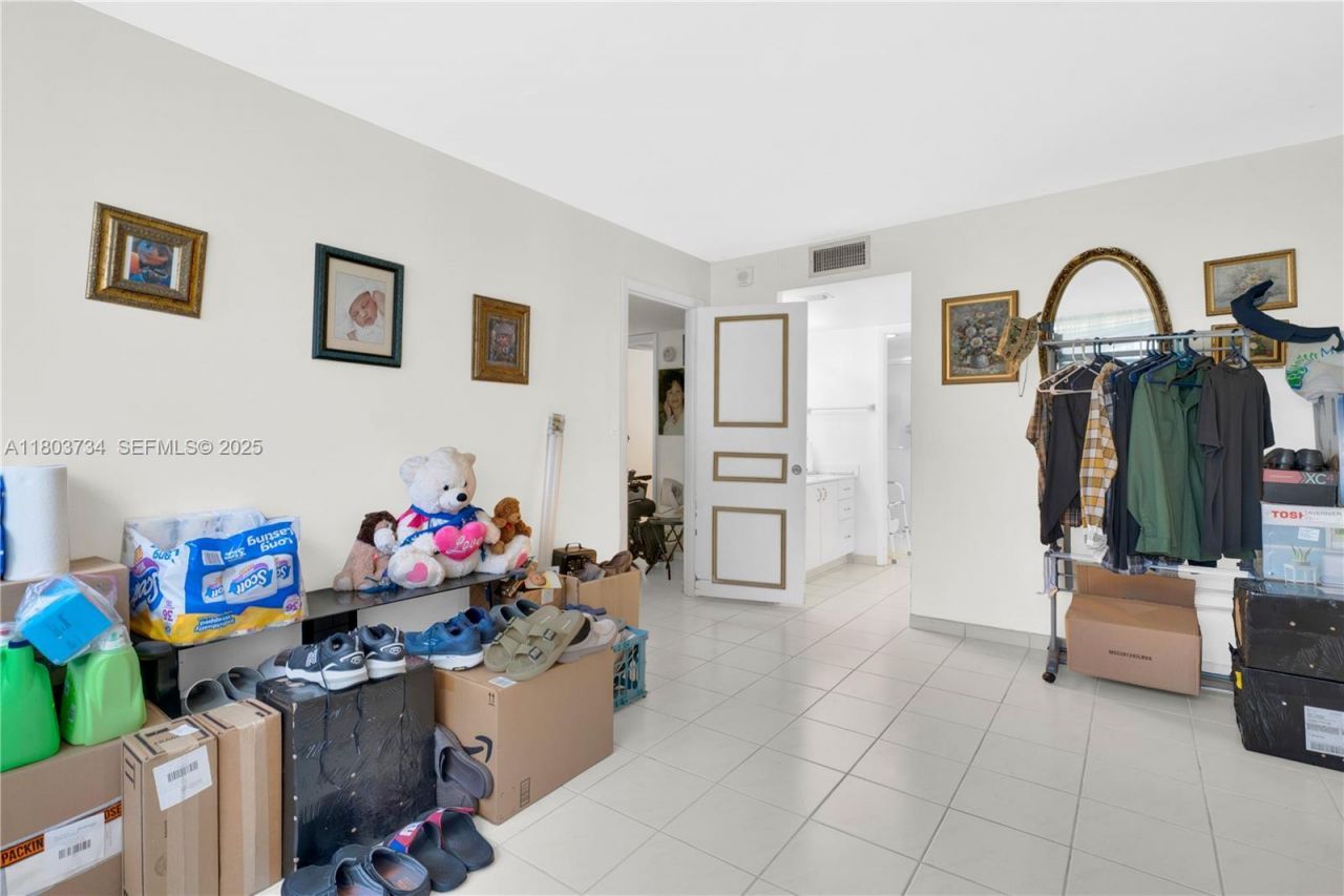 1400 Saint Charles Pl, Unit L4, Pembroke Pines, FL 33026 Photo