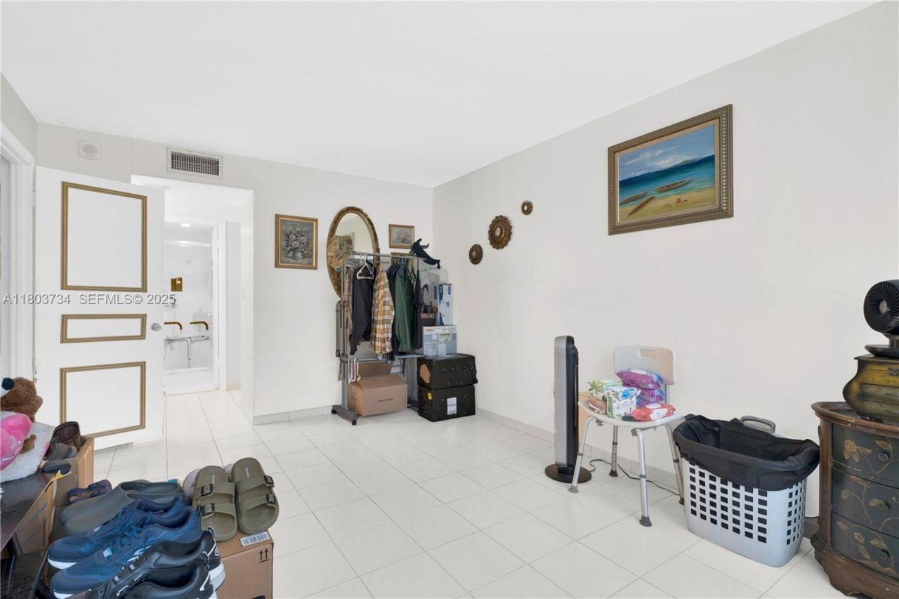 1400 Saint Charles Pl, Unit L4, Pembroke Pines, FL 33026 Photo