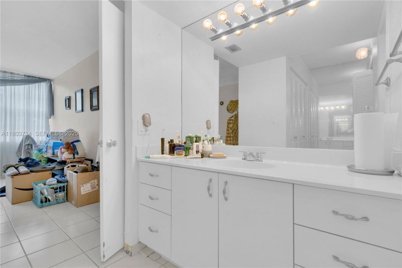 1400 Saint Charles Pl, Unit L4, Pembroke Pines, FL 33026 Photo