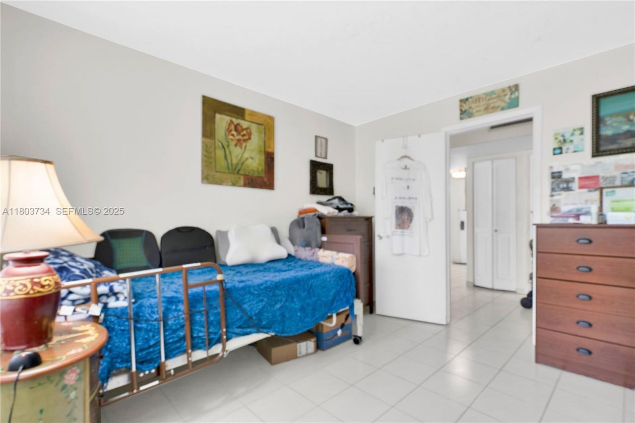 1400 Saint Charles Pl, Unit L4, Pembroke Pines, FL 33026 Photo