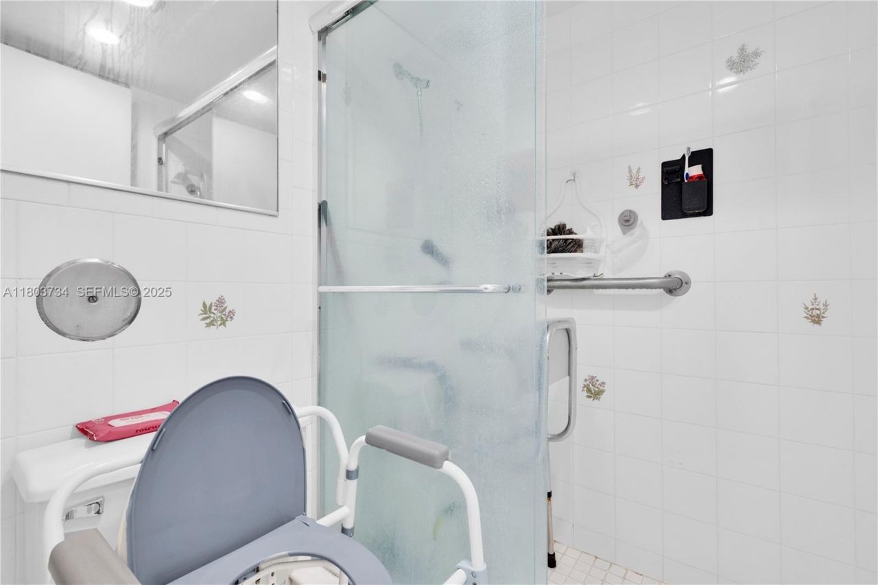 1400 Saint Charles Pl, Unit L4, Pembroke Pines, FL 33026 Photo