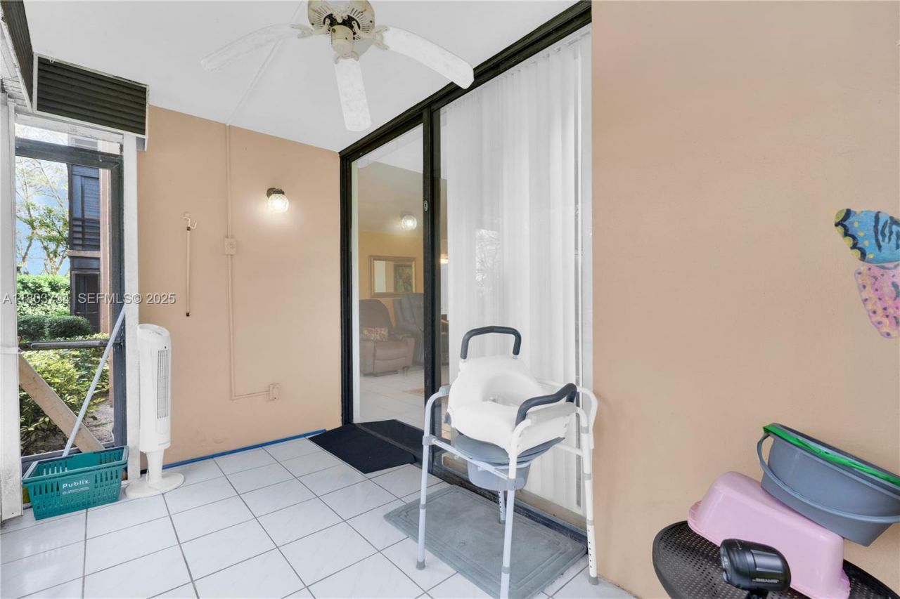 1400 Saint Charles Pl, Unit L4, Pembroke Pines, FL 33026 Photo