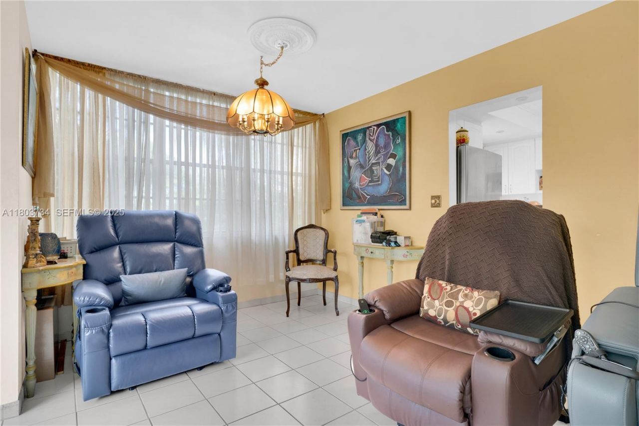 1400 Saint Charles Pl, Unit L4, Pembroke Pines, FL 33026 Photo