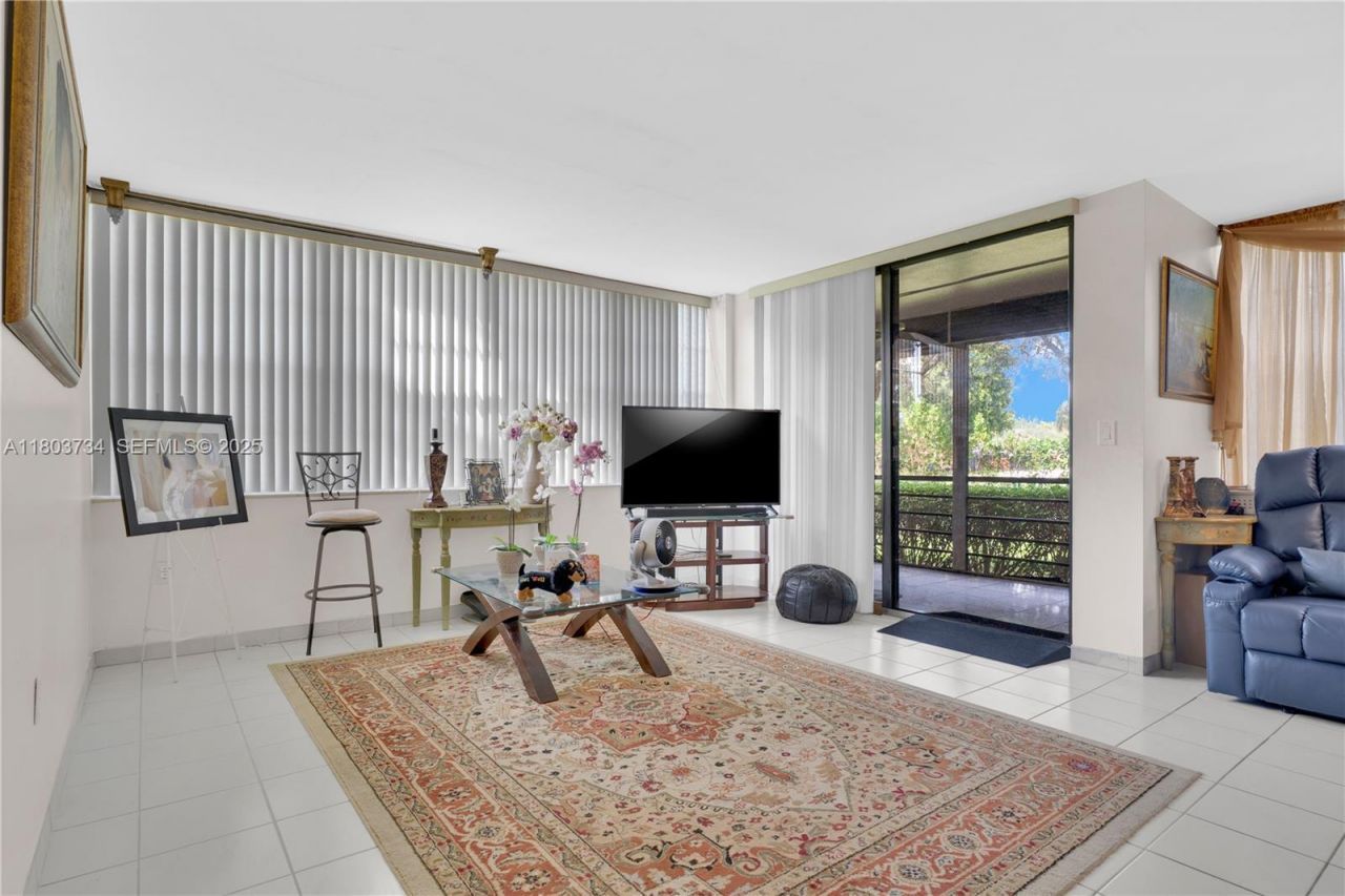 1400 Saint Charles Pl, Unit L4, Pembroke Pines, FL 33026 Photo