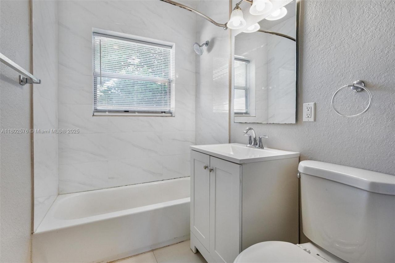 3271 Auburn Blvd, Fort Lauderdale, FL 33312 Photo