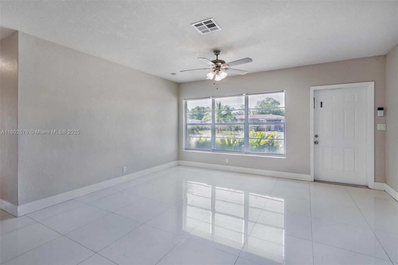3271 Auburn Blvd, Fort Lauderdale, FL 33312 Photo