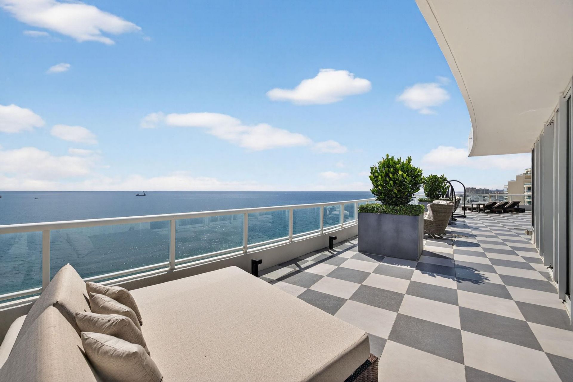 1 N Fort Lauderdale Beach Boulevard, Unit 2203, Fort Lauderdale, FL 33304 Photo