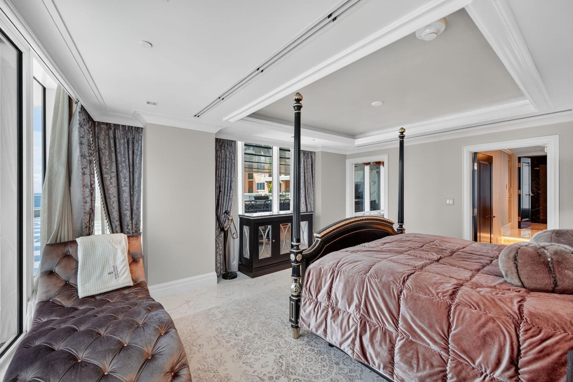 1 N Fort Lauderdale Beach Boulevard, Unit 2203, Fort Lauderdale, FL 33304 Photo