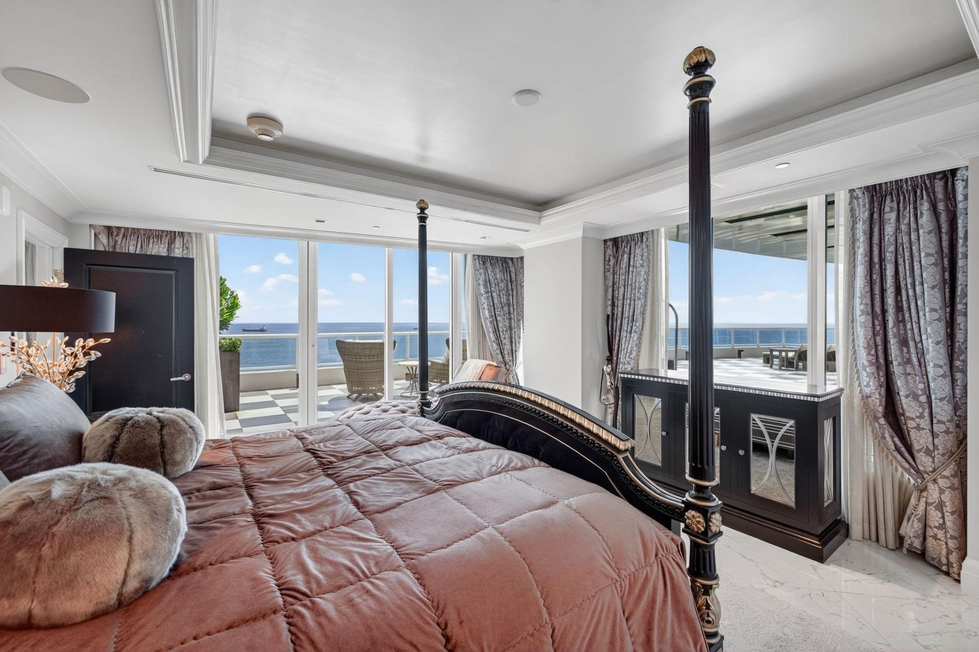 1 N Fort Lauderdale Beach Boulevard, Unit 2203, Fort Lauderdale, FL 33304 Photo