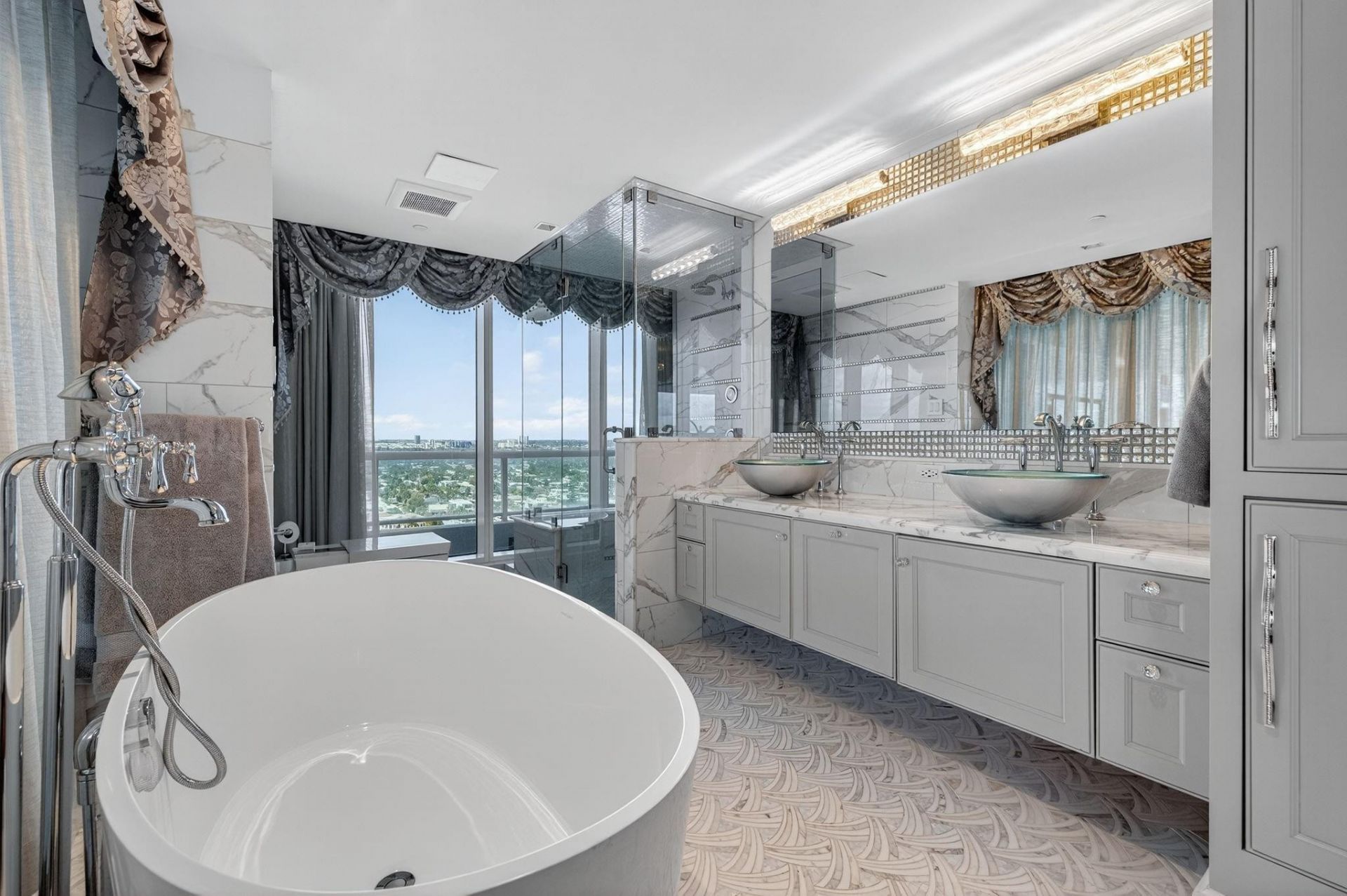 1 N Fort Lauderdale Beach Boulevard, Unit 2203, Fort Lauderdale, FL 33304 Photo