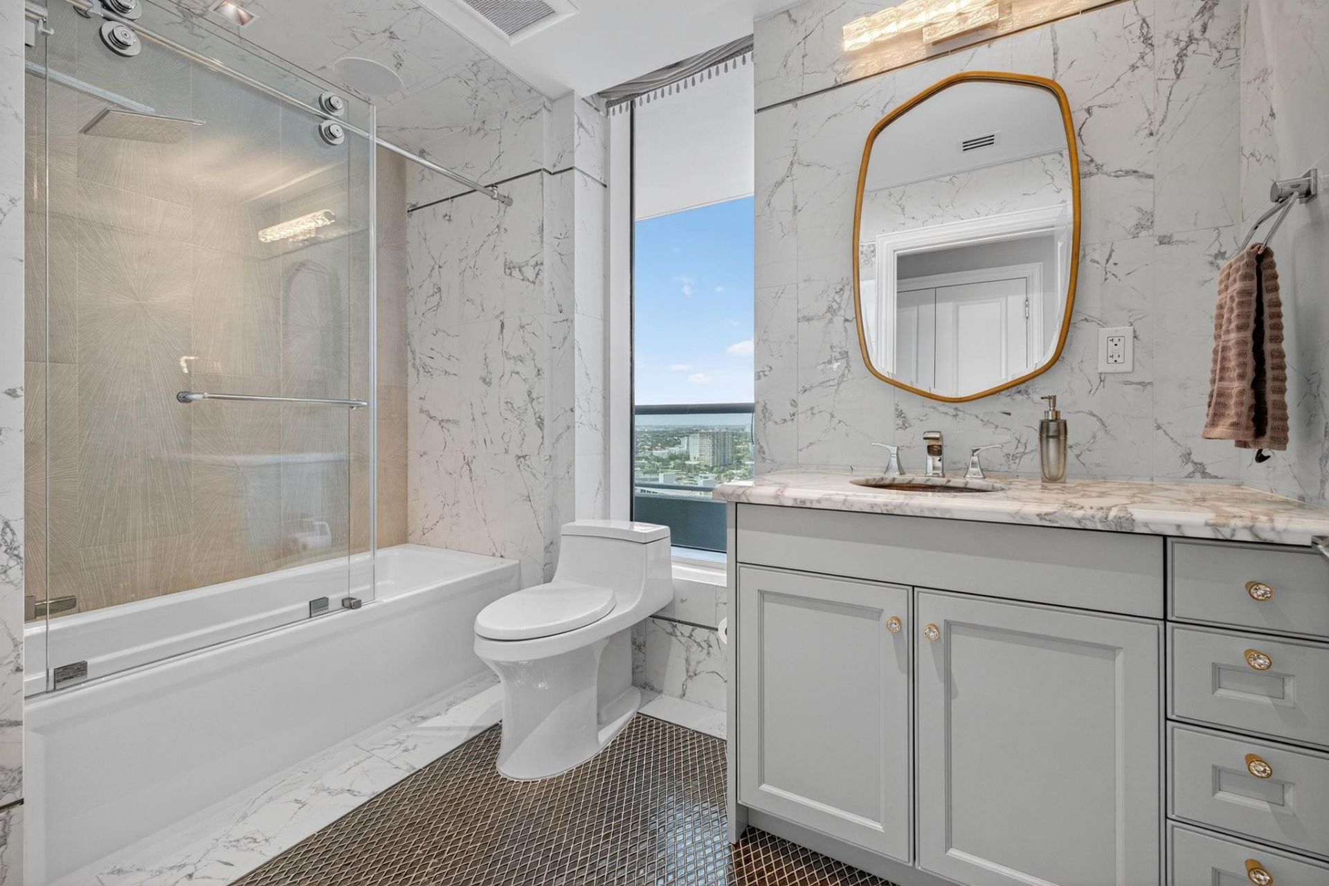 1 N Fort Lauderdale Beach Boulevard, Unit 2203, Fort Lauderdale, FL 33304 Photo