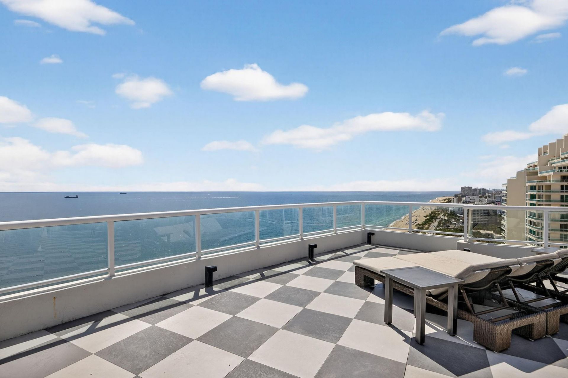 1 N Fort Lauderdale Beach Boulevard, Unit 2203, Fort Lauderdale, FL 33304 Photo