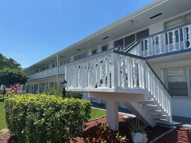98 E Kingswood E, Unit E, West Palm Beach, FL 33417 Photo
