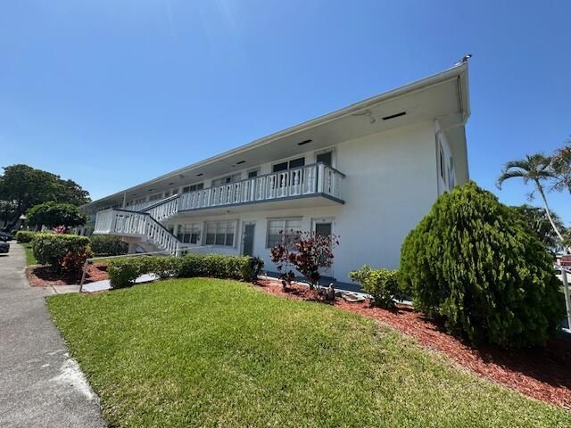 98 E Kingswood E, Unit E, West Palm Beach, FL 33417 Photo