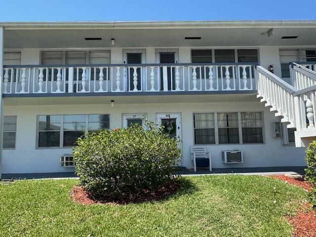 98 E Kingswood E, Unit E, West Palm Beach, FL 33417 Photo