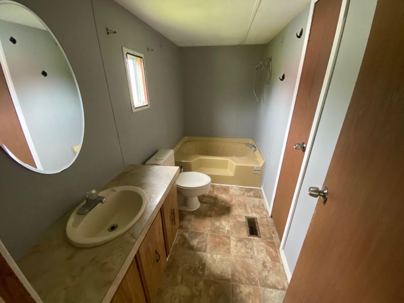 4 S Central Street, Ashley, OH 43003 Photo 11