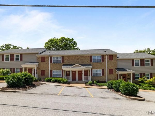 9106 W Swan Circle, St Louis, MO 63144