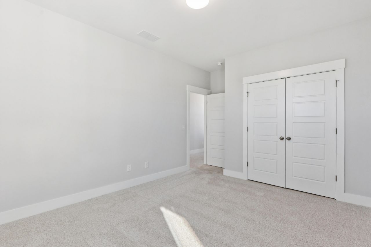 723 Rumbling Leaf Lane Photo 27