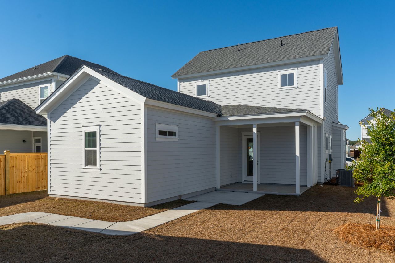 723 Rumbling Leaf Lane Photo 32