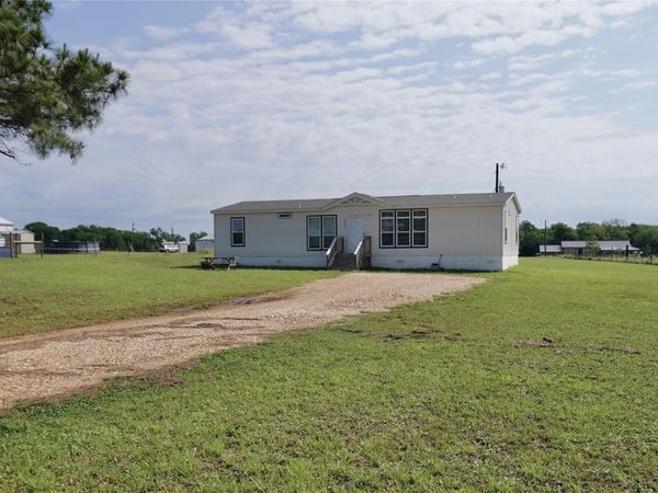 1048 County Road 402, Dime Box, TX 77853
