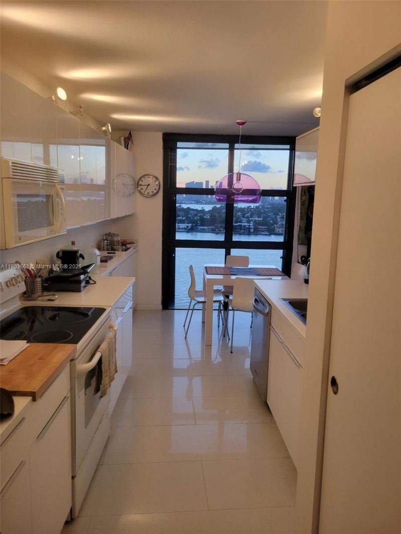 9 Island Ave, Unit 1806, Miami Beach, FL 33139 Photo