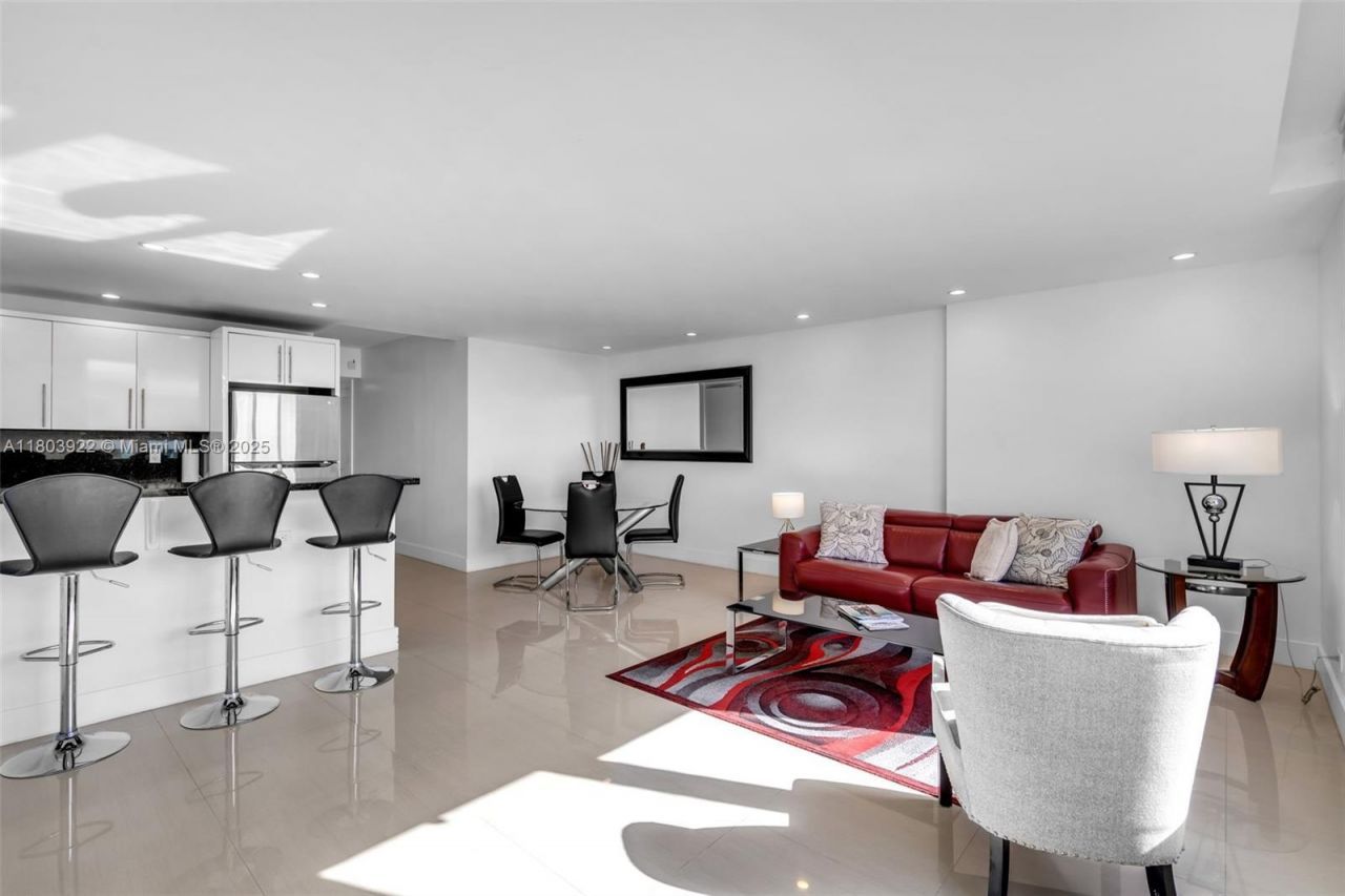 2301 Collins Ave., Unit 727, Miami Beach, FL 33139 Photo