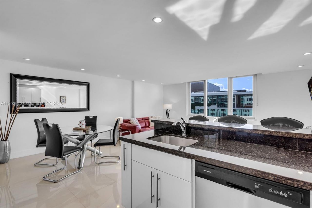 2301 Collins Ave., Unit 727, Miami Beach, FL 33139 Photo