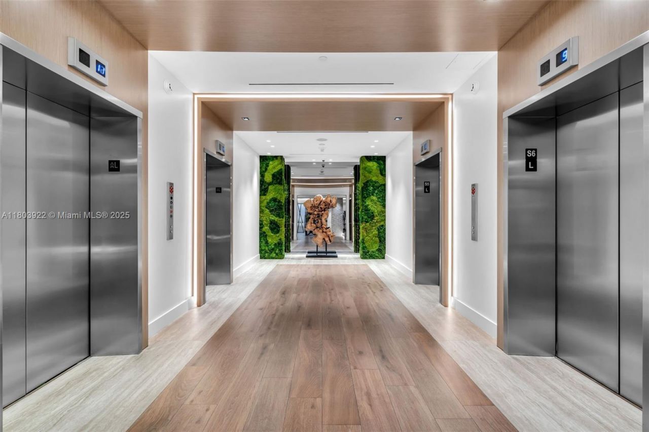 2301 Collins Ave., Unit 727, Miami Beach, FL 33139 Photo