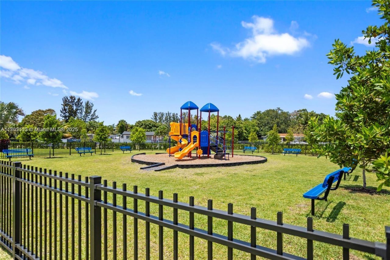 12767 NW 23rd Pl, Miami, FL 33167 Photo