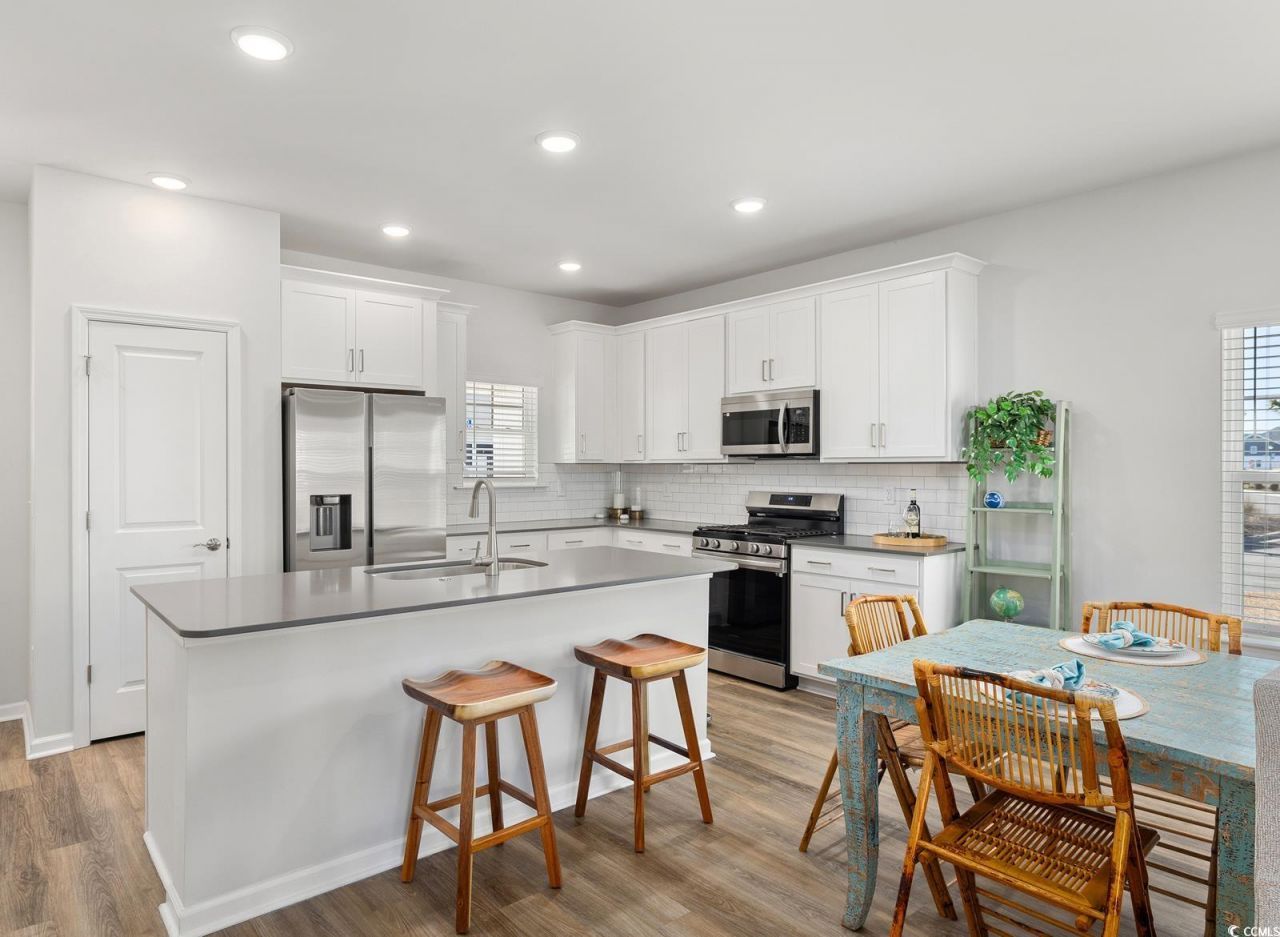 283 Ferretti St. Photo 4