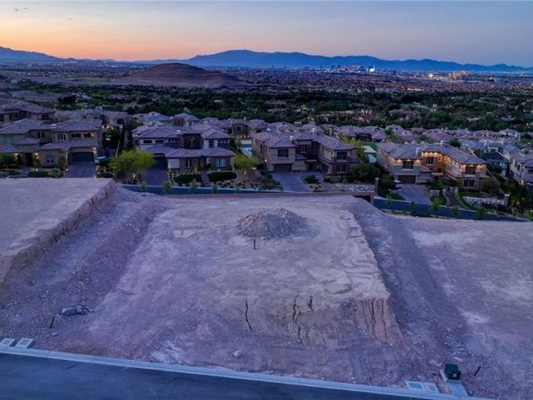 30 Mountain View Drive, Las Vegas, NV 89141