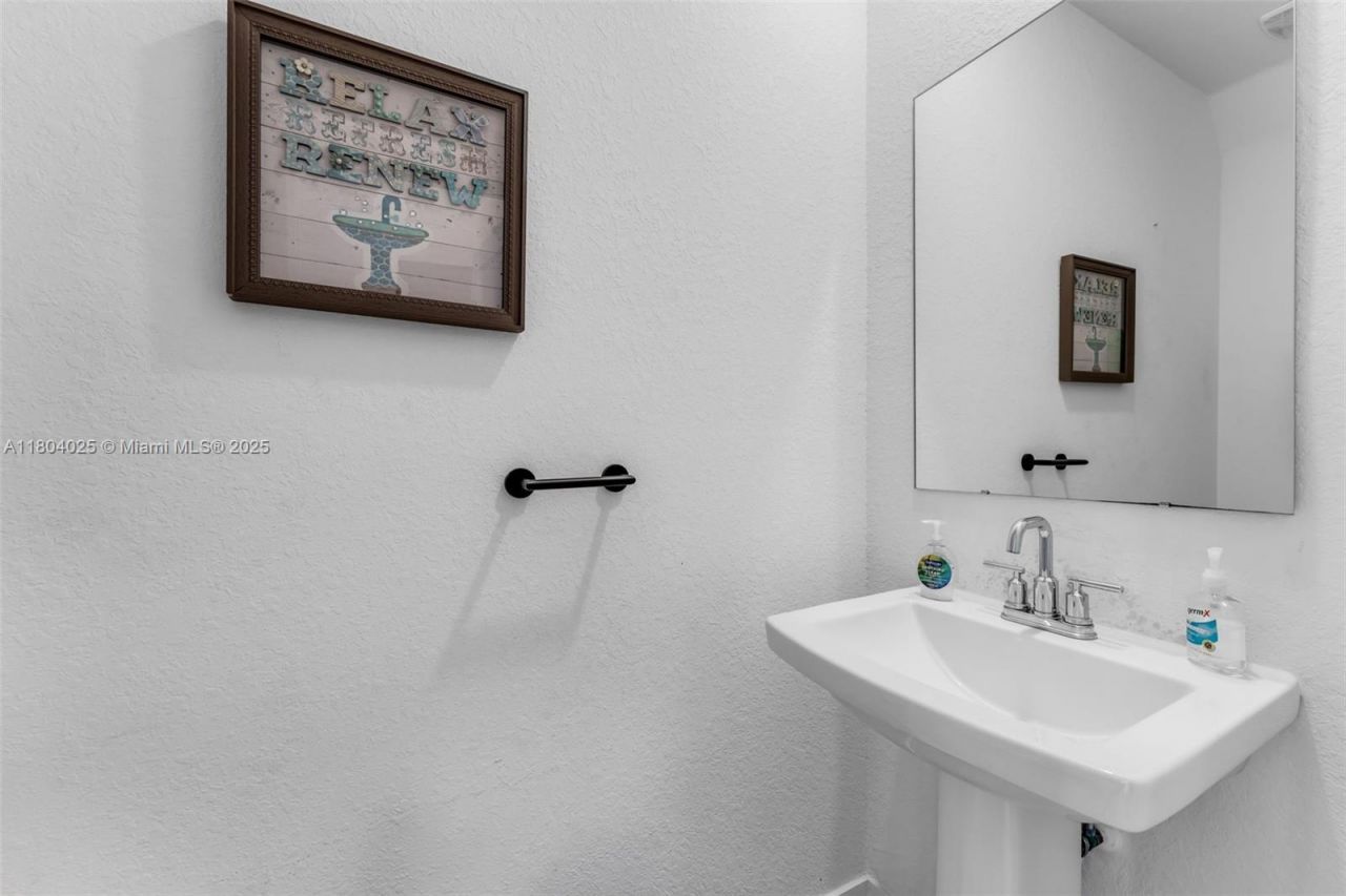 1056 SE 24th Ave, Homestead, FL 33035 Photo