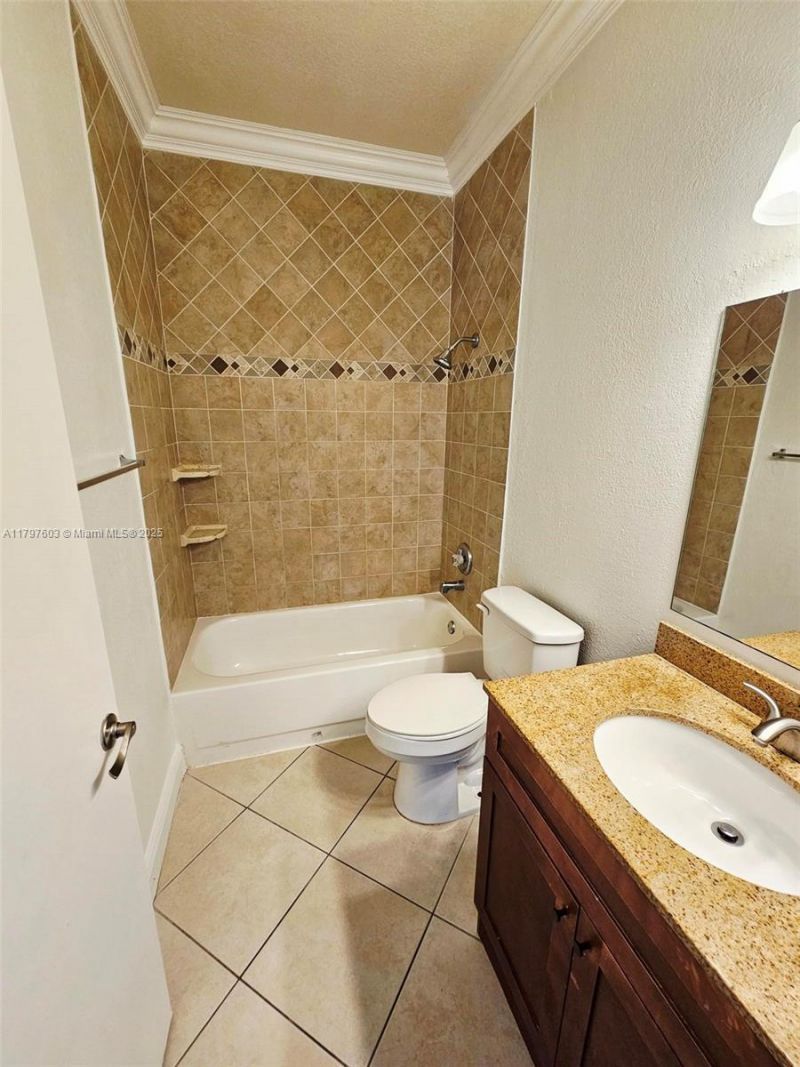 2151 NW 96 Terr, Unit 15L, Pembroke Pines, FL 33024 Photo