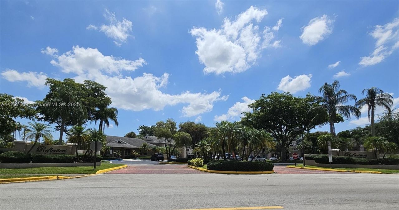 2151 NW 96 Terr, Unit 15L, Pembroke Pines, FL 33024 Photo