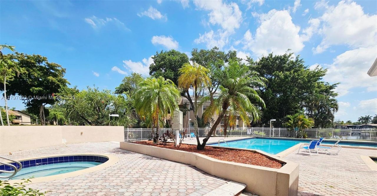 2151 NW 96 Terr, Unit 15L, Pembroke Pines, FL 33024 Photo