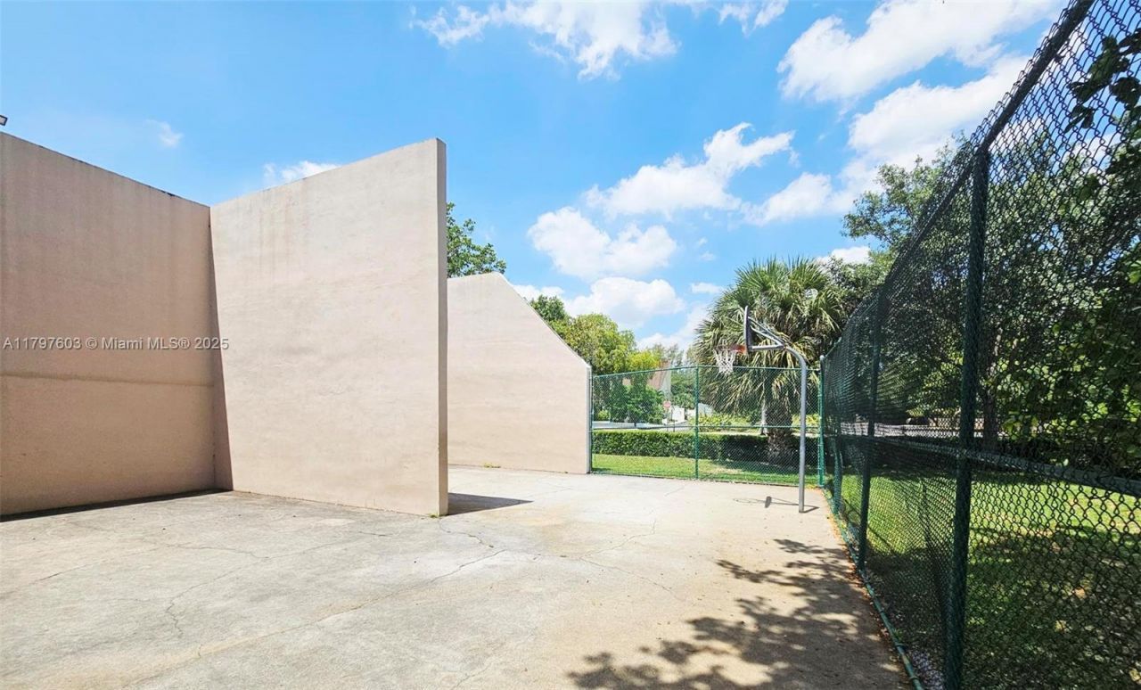 2151 NW 96 Terr, Unit 15L, Pembroke Pines, FL 33024 Photo