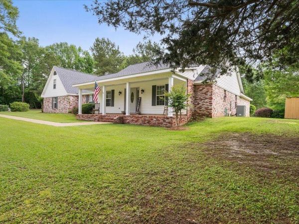 768 Lake Boulevard, Vicksburg, MS 39180