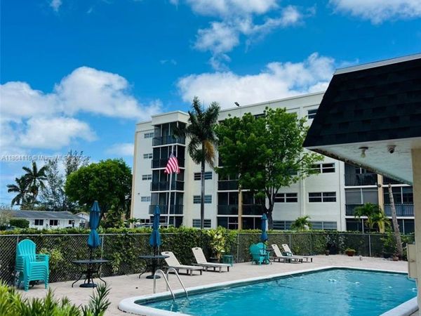 220 SW 9th Ave, Unit 117, Hallandale Beach, FL 33009