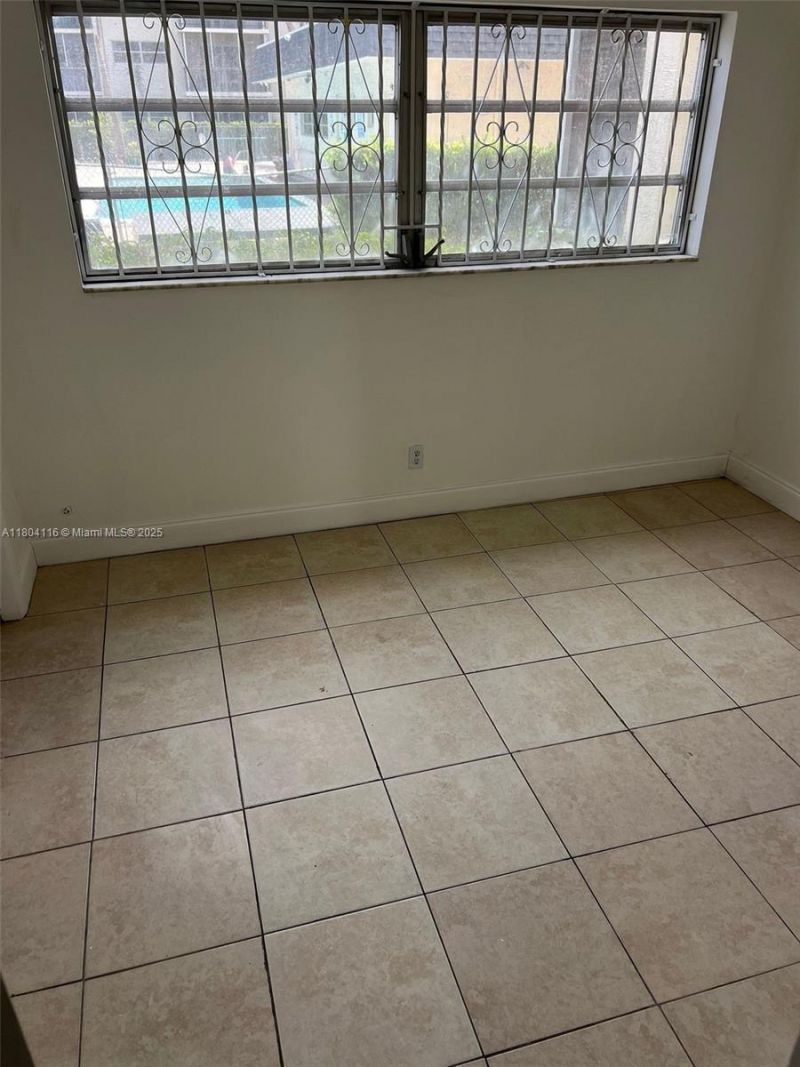 220 SW 9th Ave, Unit 117, Hallandale Beach, FL 33009 Photo