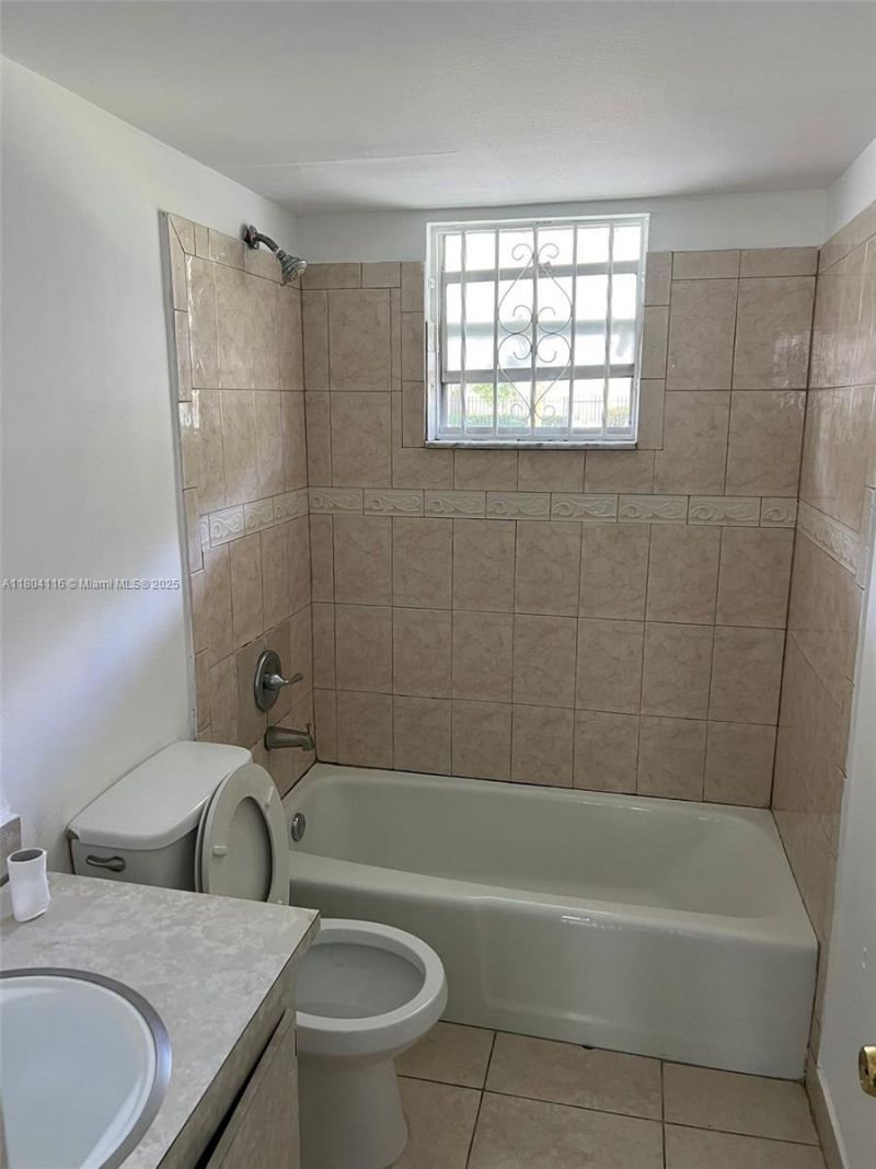 220 SW 9th Ave, Unit 117, Hallandale Beach, FL 33009 Photo